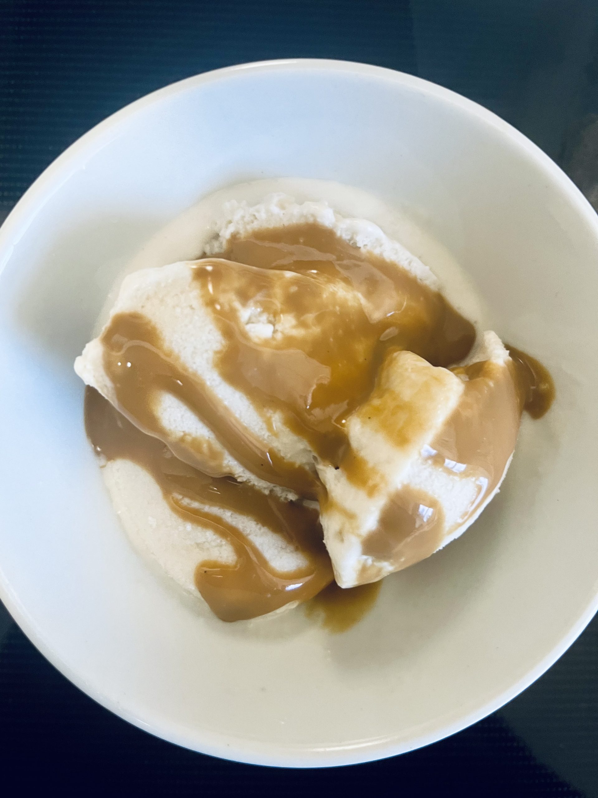 homemade-vegan-vanilla-ice-cream-caramel-sauce