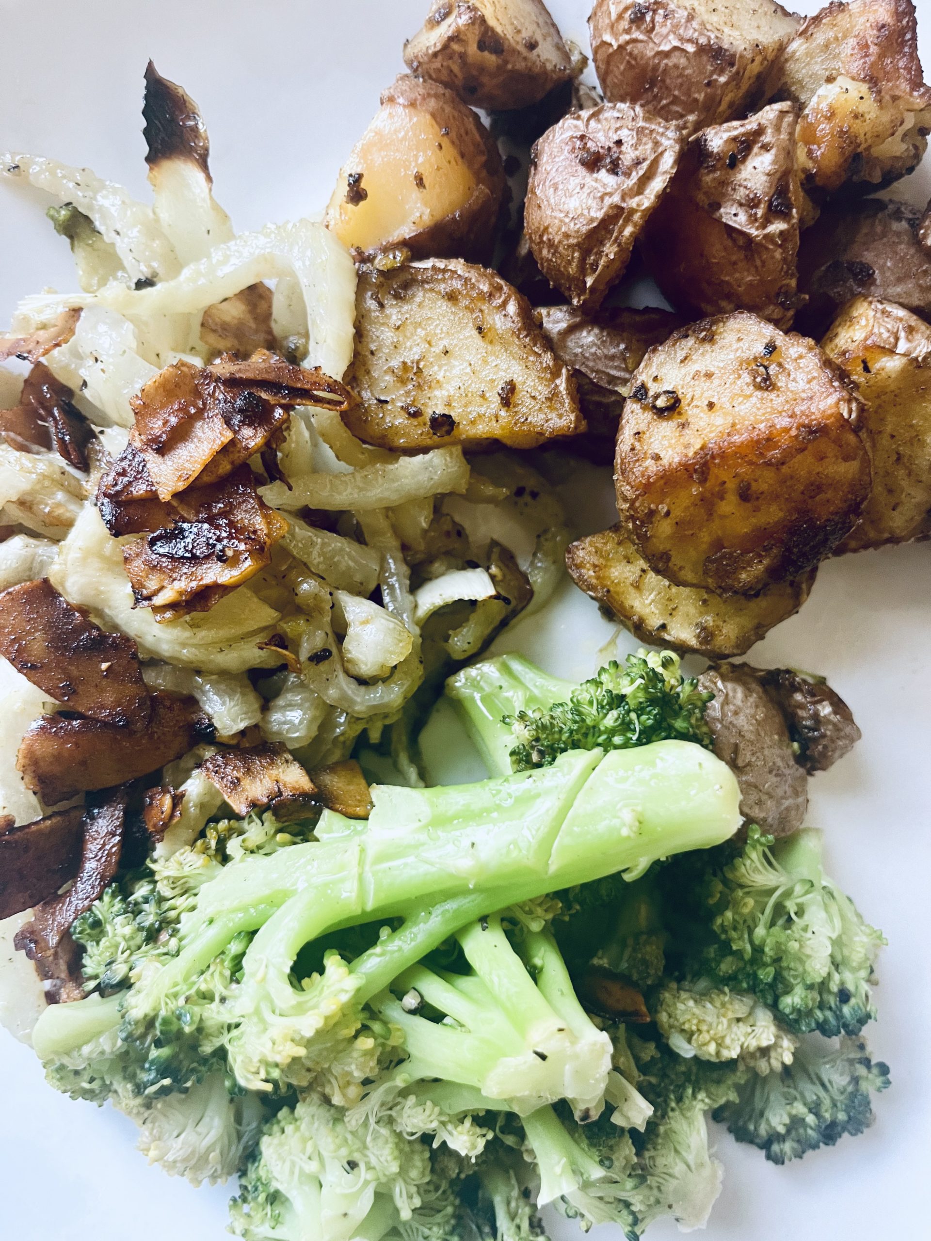 spicy-roasted-potatoes-roasted-fennel-smoked-coconut-chips-steamed-broccoli