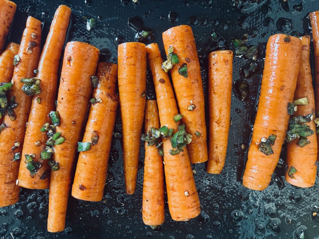 molasses-jalapeno-roasted-carrots